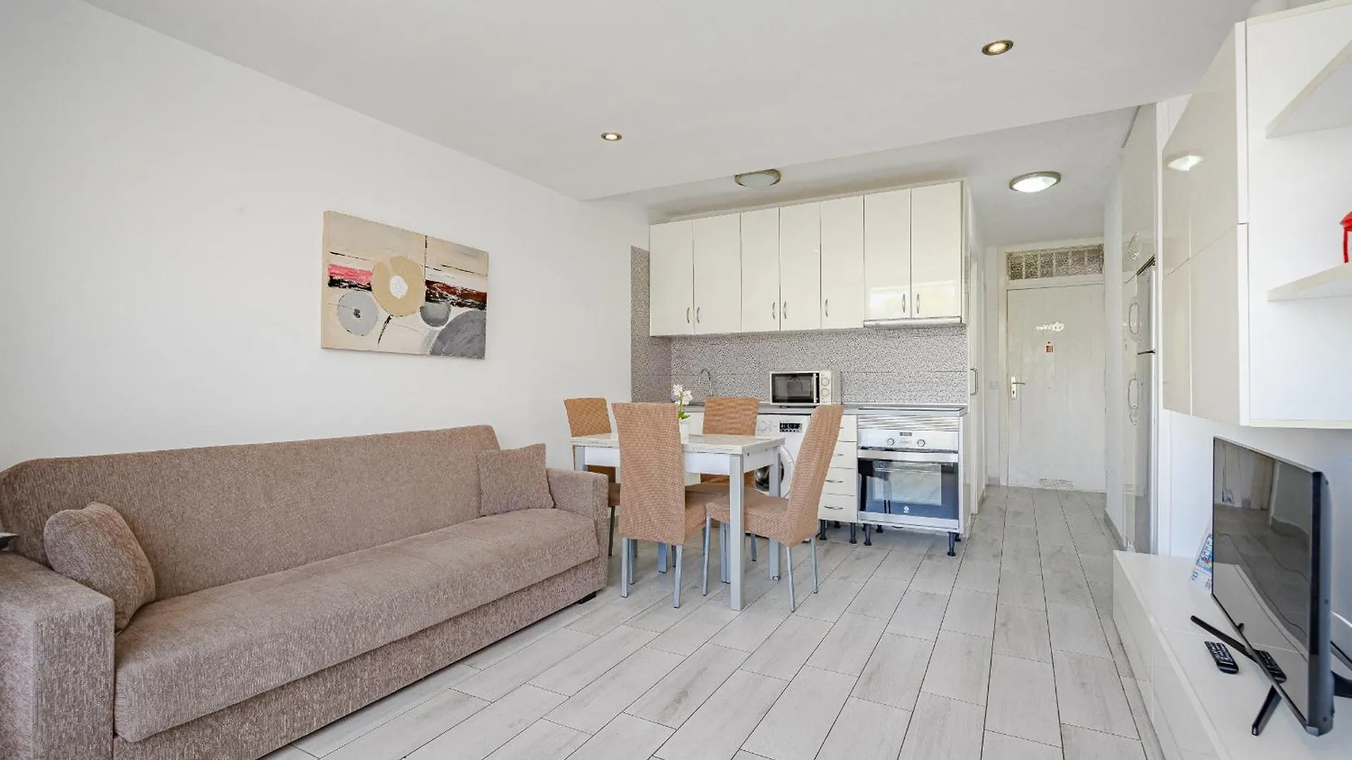 Un Dormitorio En Playa De Las Americas contacts