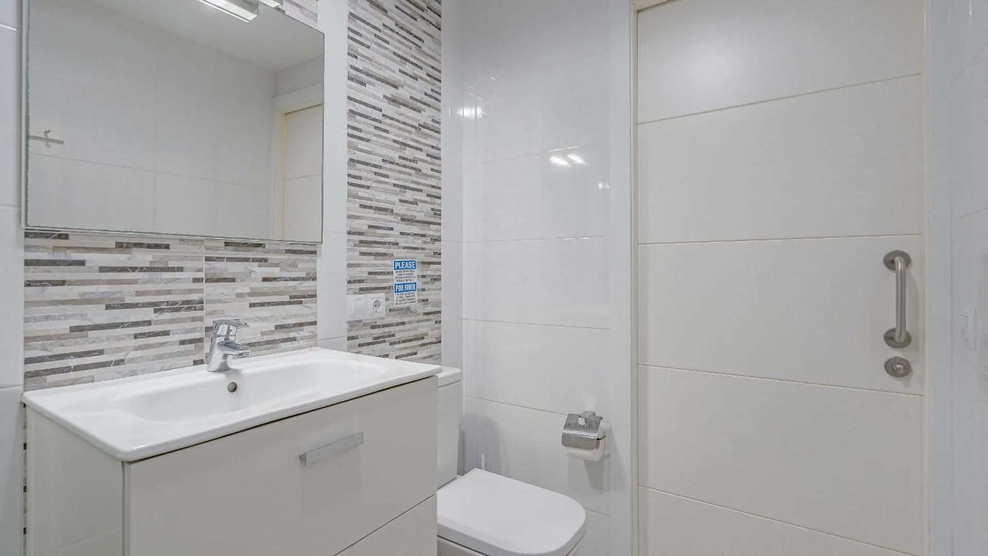 Un Dormitorio En Playa De Las Americas 아데제 아파트
