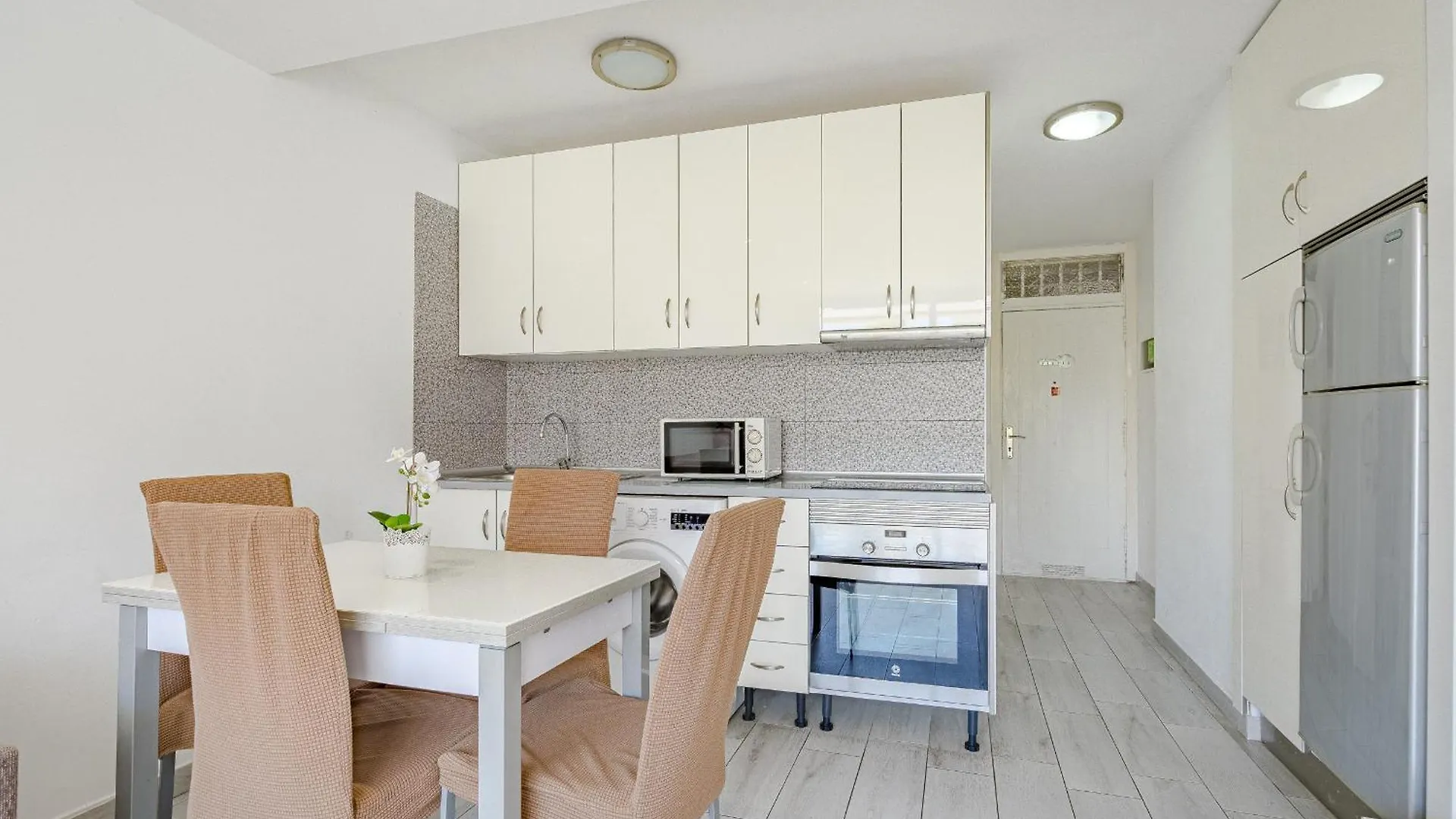 Un Dormitorio En Playa De Las Americas 아데제 0*,  스페인