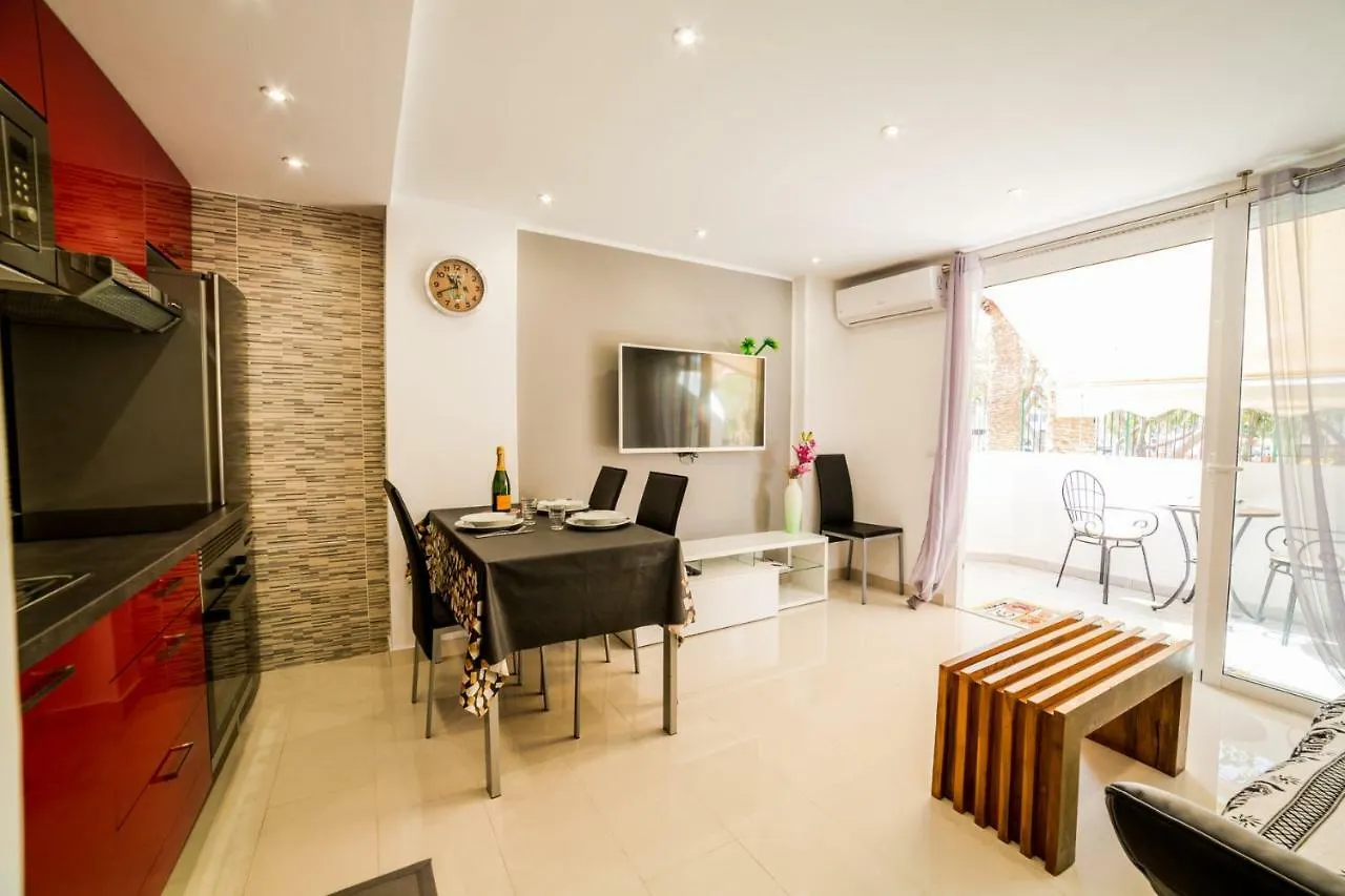 Un Dormitorio En Playa De Las Americas 아데제 0*,