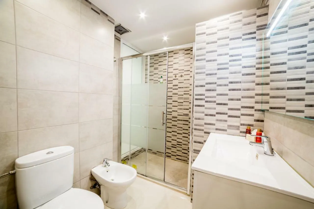 Un Dormitorio En Playa De Las Americas 아데제 0*,